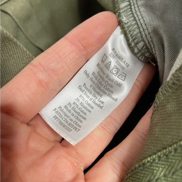 Everlane | The Cotton Twill Short in Surplus Green 00 - Picture 7 of 8